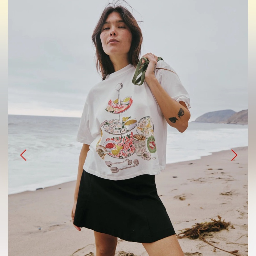 ❌SOLD❌  LISA SAYS GAH - Charlie Tee